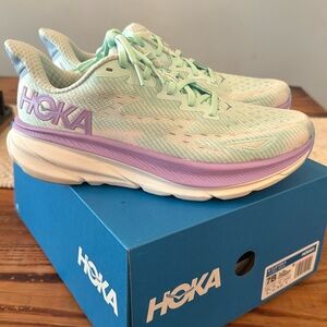 HOKA Clifton 9 Sneakers